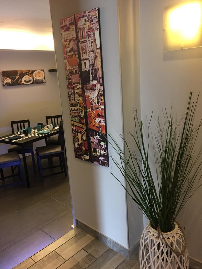 Dante & Beatrice Bed & Breakfast เนเปิลส์ ภายนอก รูปภาพ