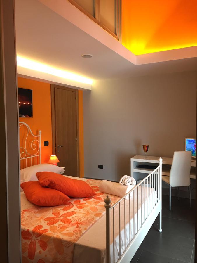 Dante & Beatrice Bed & Breakfast เนเปิลส์ ภายนอก รูปภาพ