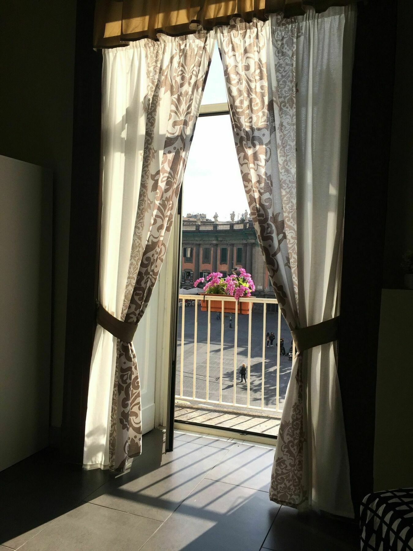 Dante & Beatrice Bed & Breakfast เนเปิลส์ ภายนอก รูปภาพ