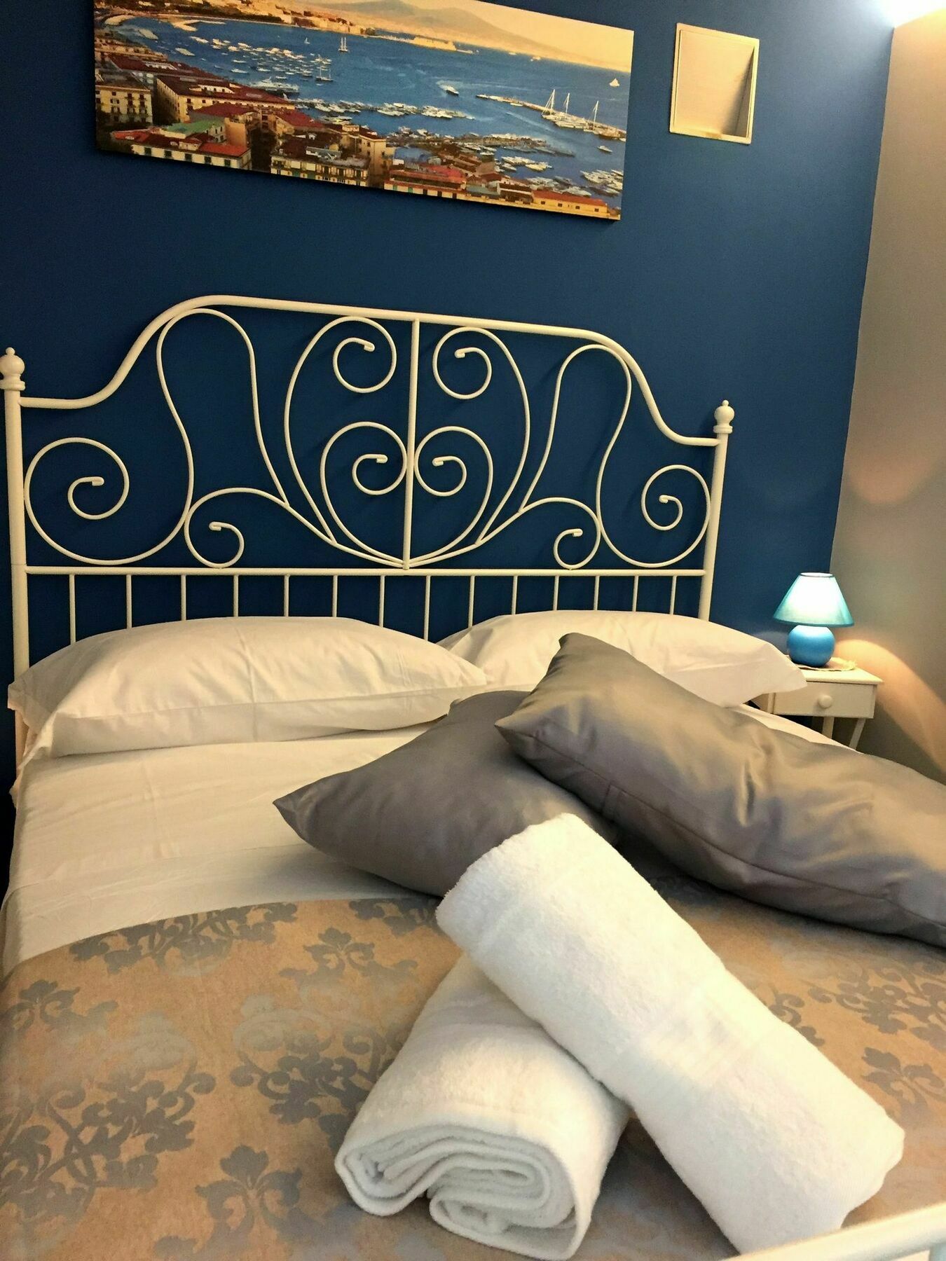 Dante & Beatrice Bed & Breakfast เนเปิลส์ ภายนอก รูปภาพ